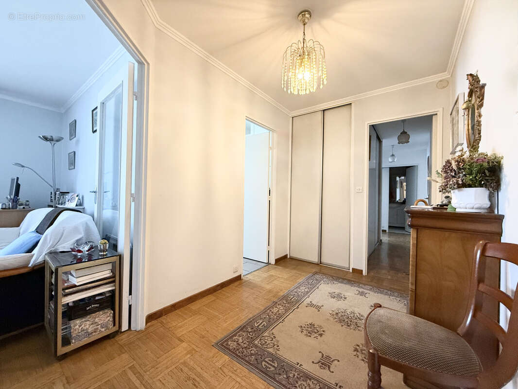 Appartement à COURBEVOIE