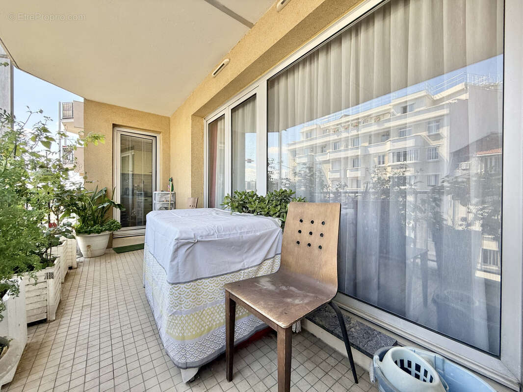 Appartement à COURBEVOIE