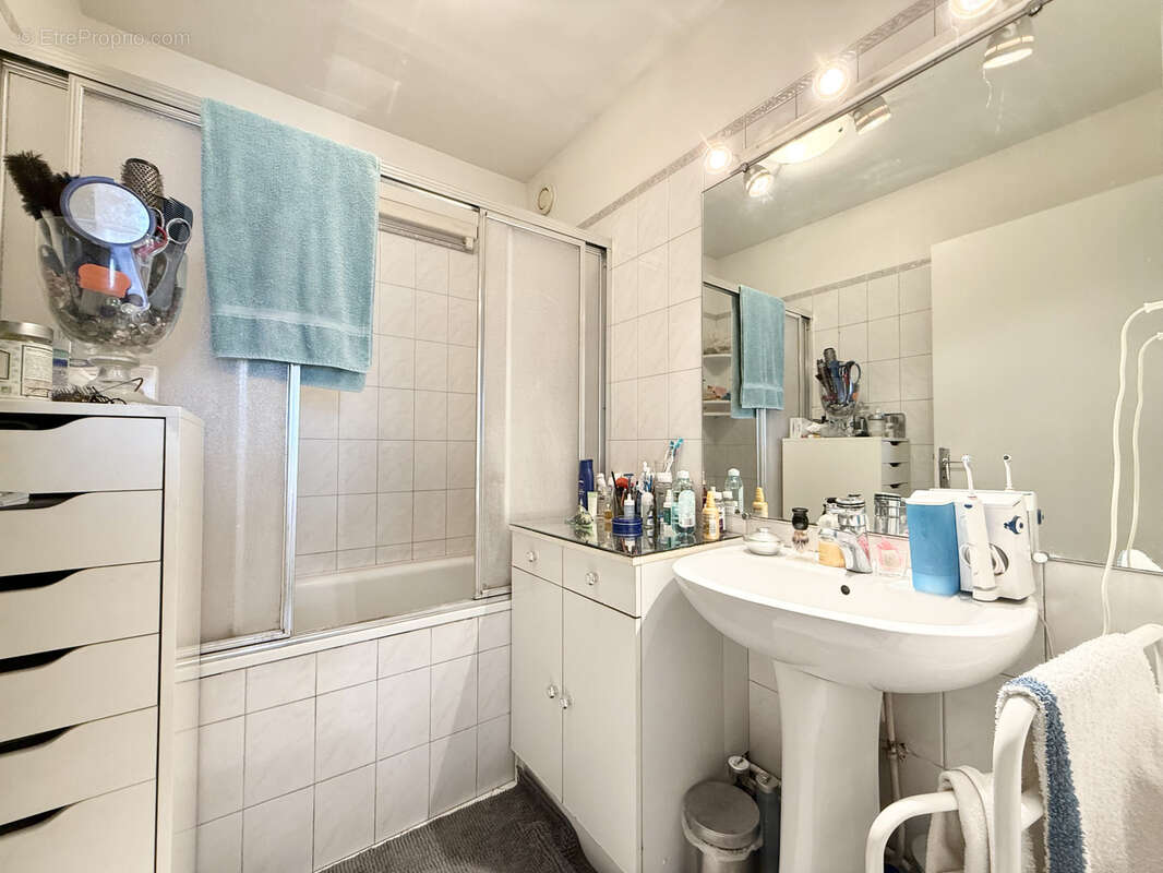 Appartement à COURBEVOIE