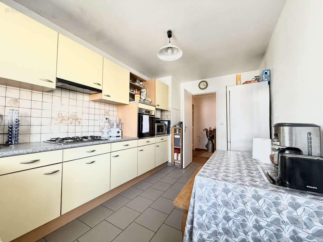 Appartement à COURBEVOIE