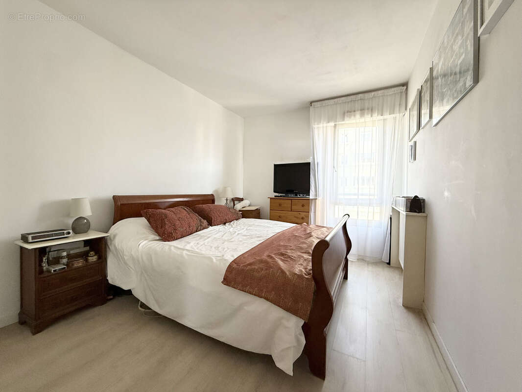 Appartement à COURBEVOIE