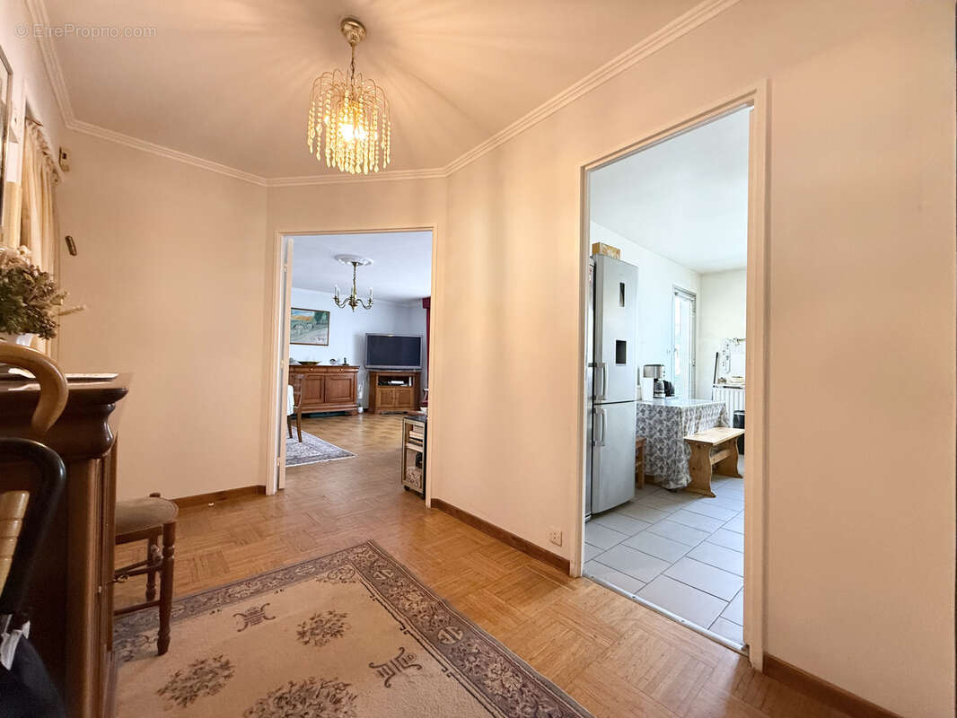 Appartement à COURBEVOIE