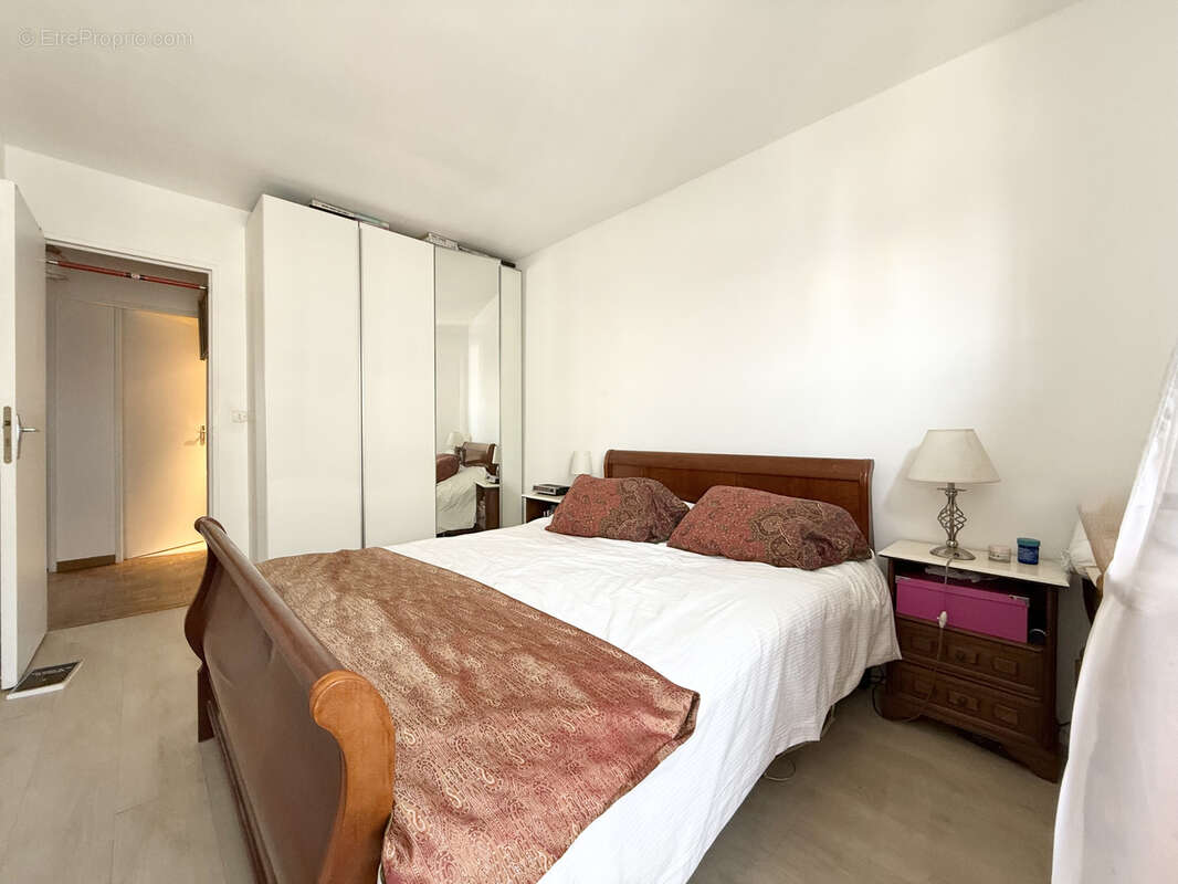 Appartement à COURBEVOIE