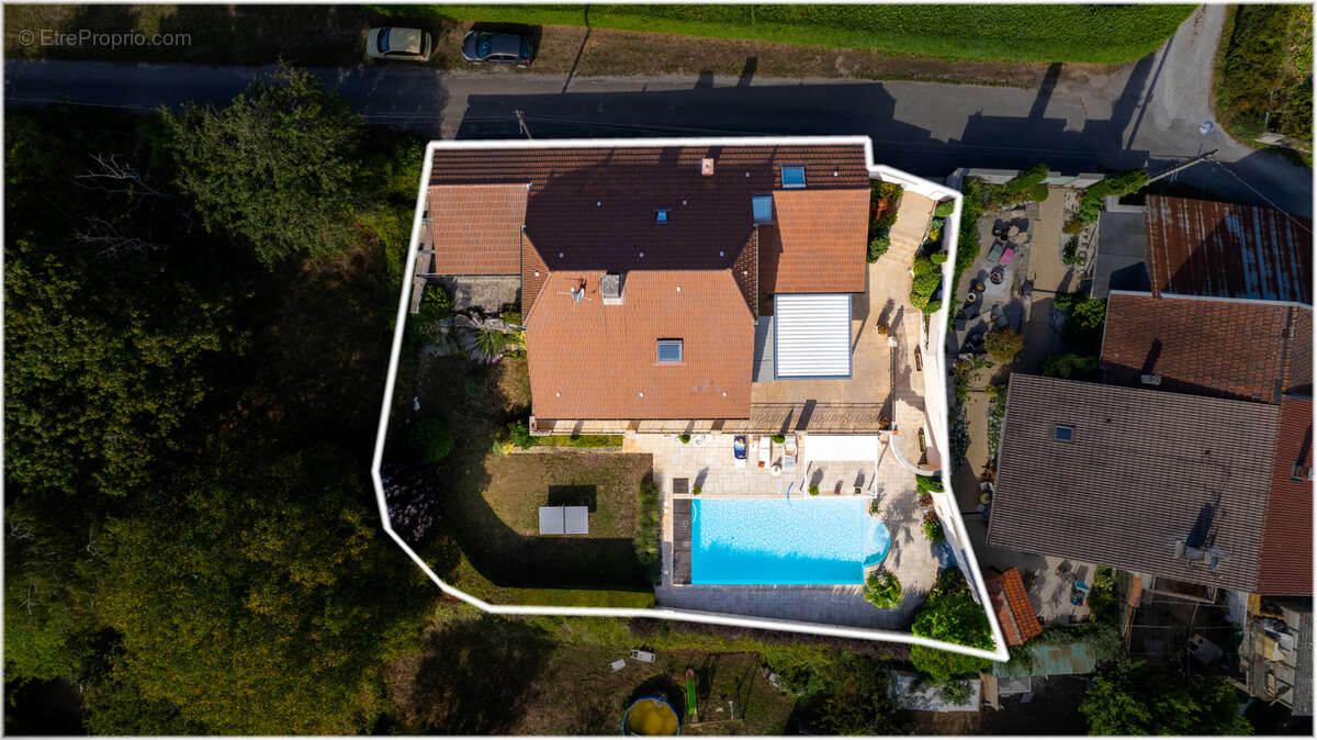 Maison à ARTHAZ-PONT-NOTRE-DAME