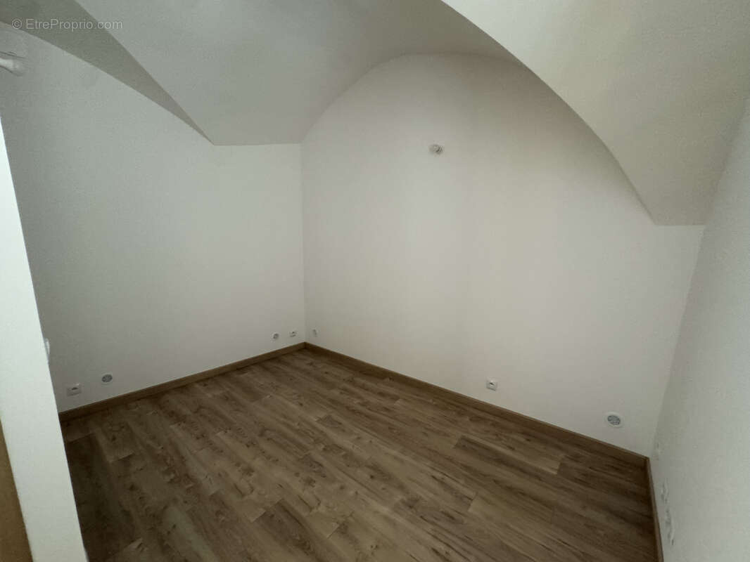 Appartement à SAINT-LAURENT-DU-VAR