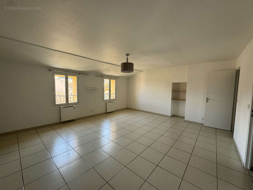 Appartement à SAINT-LAURENT-DU-VAR