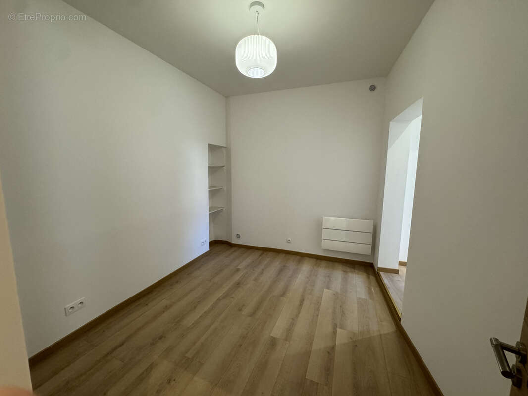 Appartement à SAINT-LAURENT-DU-VAR