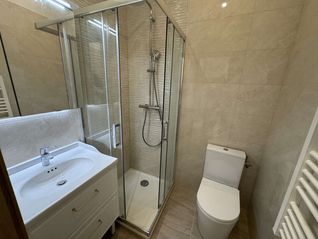 Appartement à SAINT-LAURENT-DU-VAR