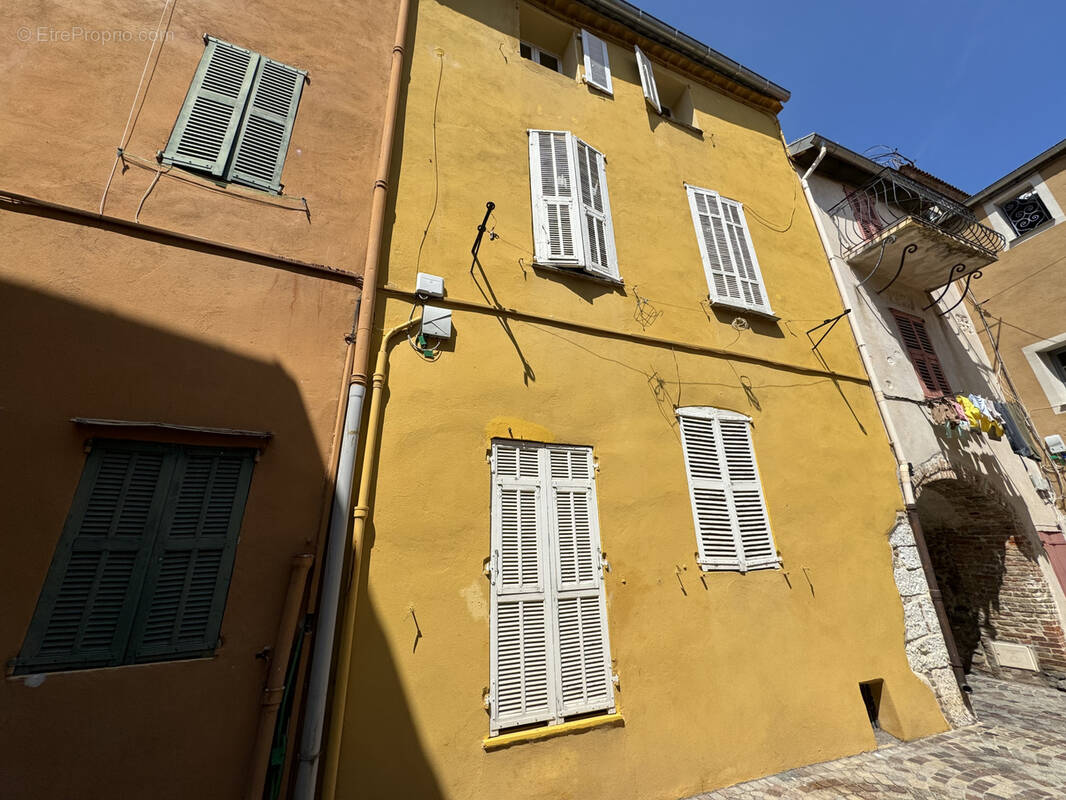 Appartement à SAINT-LAURENT-DU-VAR