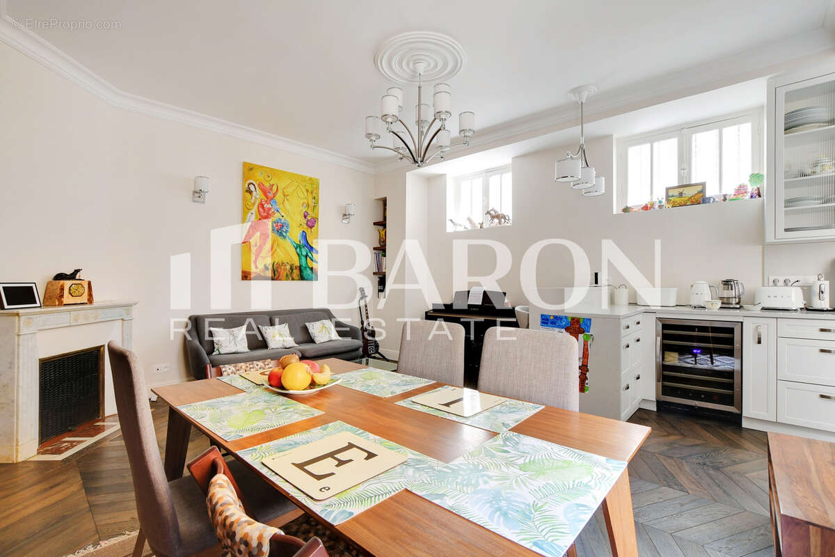 Appartement à PARIS-17E