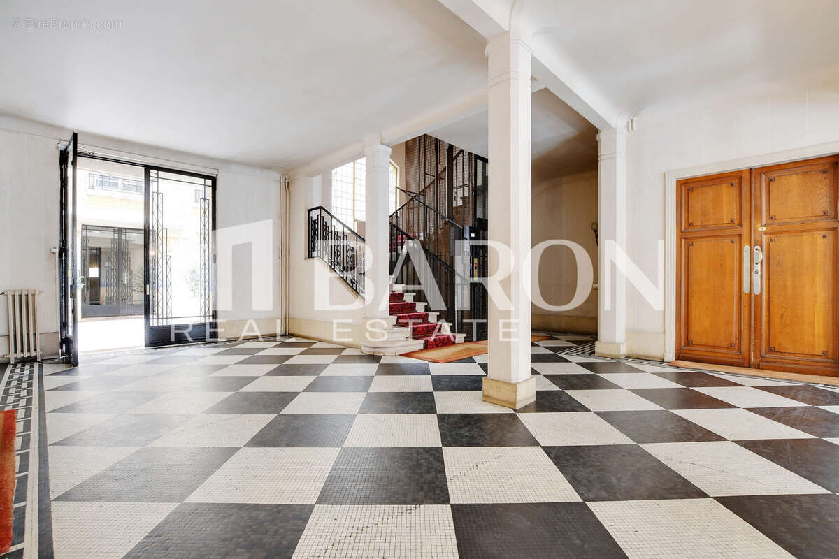 Appartement à PARIS-17E