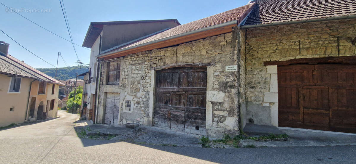 Maison à VIRIEU-LE-GRAND