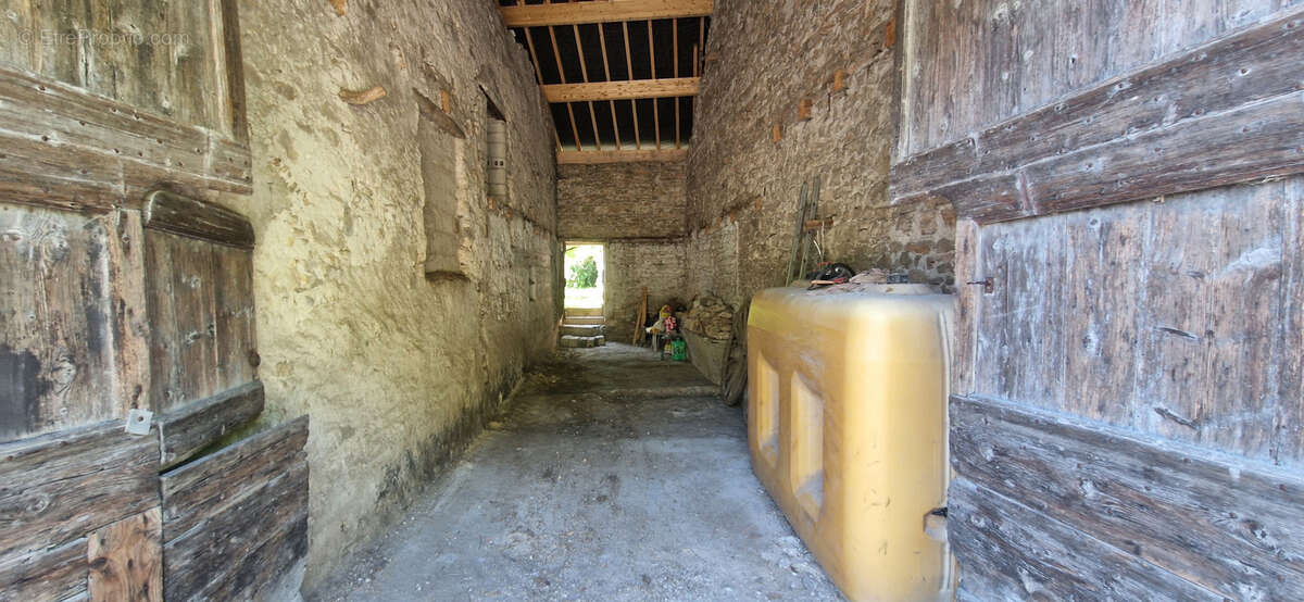 Maison à VIRIEU-LE-GRAND