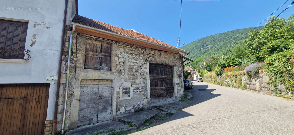 Maison à VIRIEU-LE-GRAND