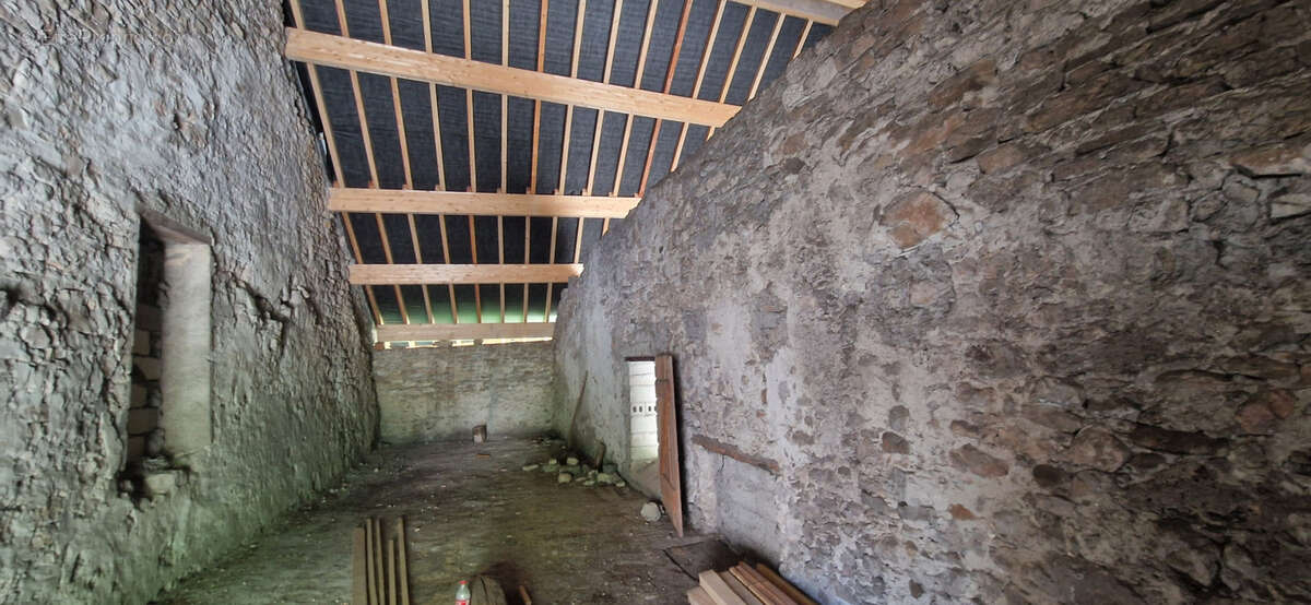 Maison à VIRIEU-LE-GRAND