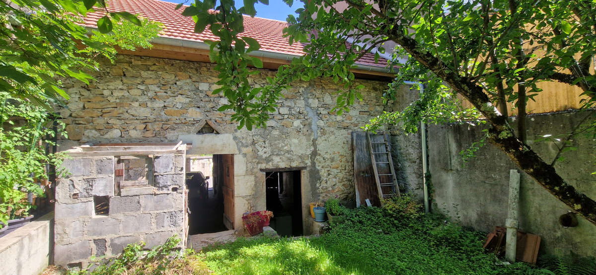 Maison à VIRIEU-LE-GRAND