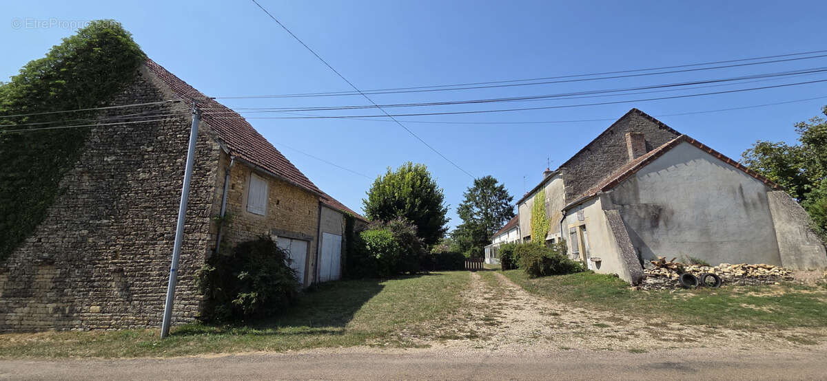 Maison à BRINON-SUR-BEUVRON