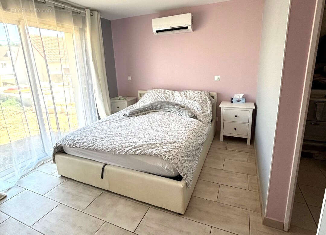 Maison à CHEMILLY-SUR-YONNE