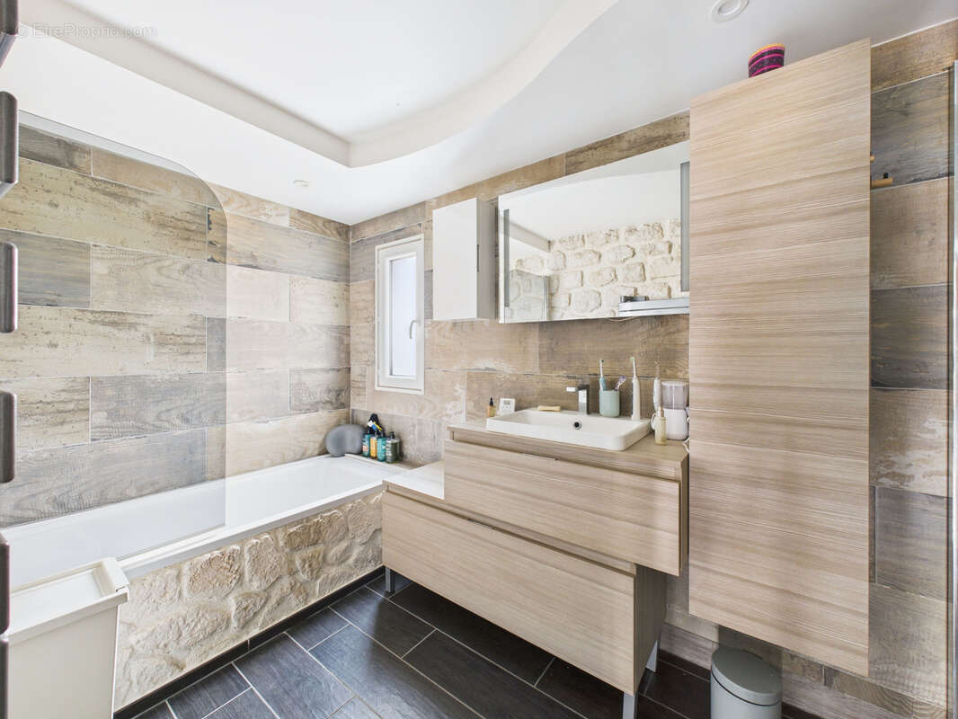 Maison à LA VALETTE-DU-VAR