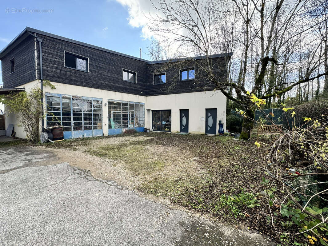 Commerce à ONET-LE-CHATEAU