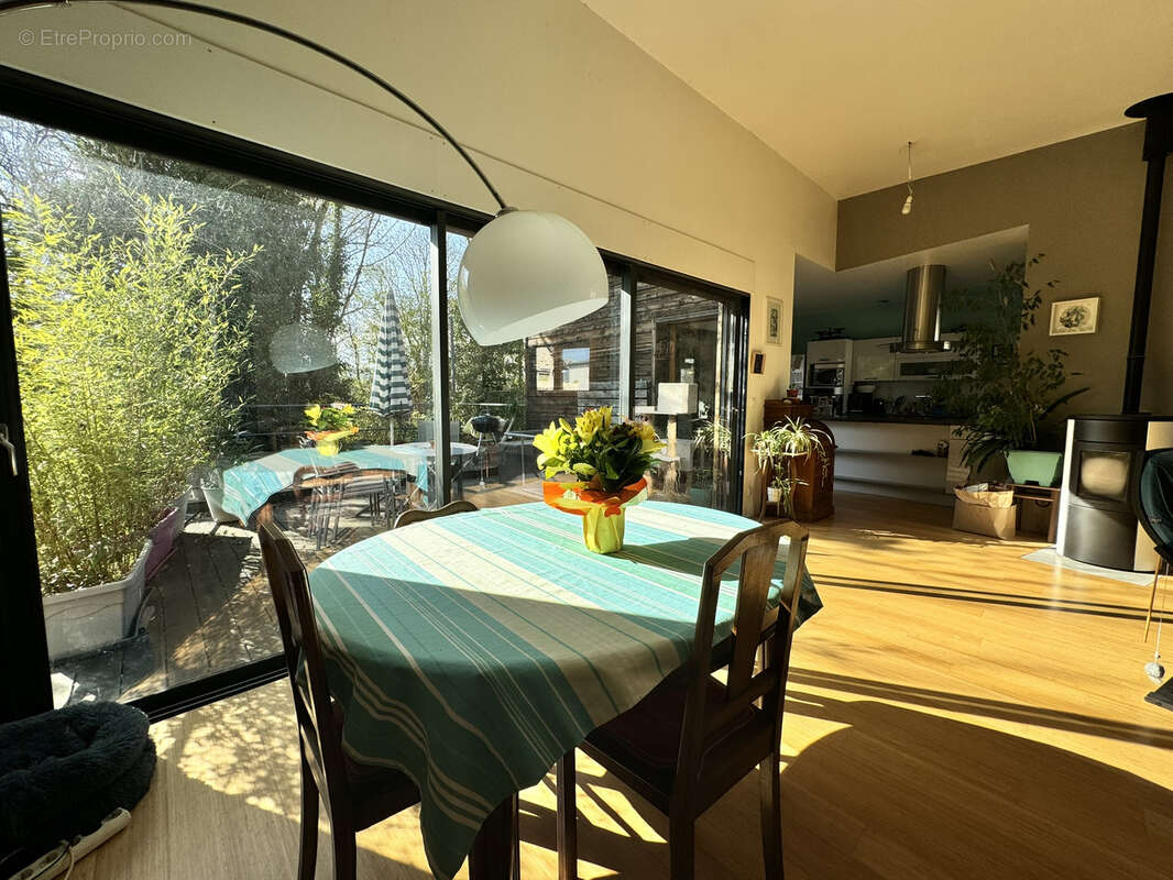 Commerce à ONET-LE-CHATEAU