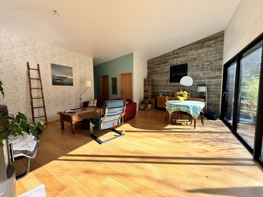 Commerce à ONET-LE-CHATEAU