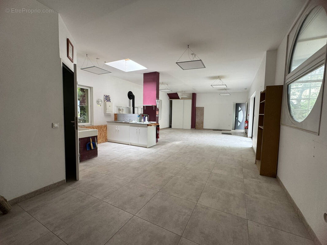 Commerce à ONET-LE-CHATEAU