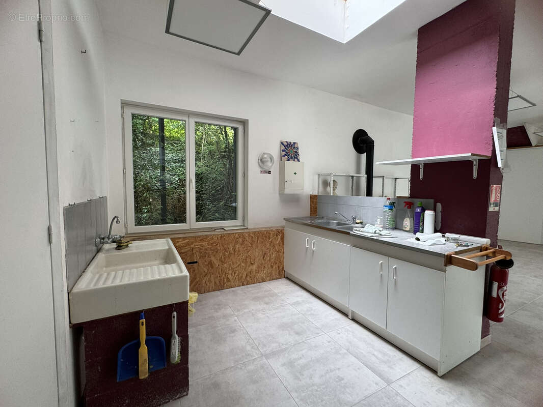 Commerce à ONET-LE-CHATEAU