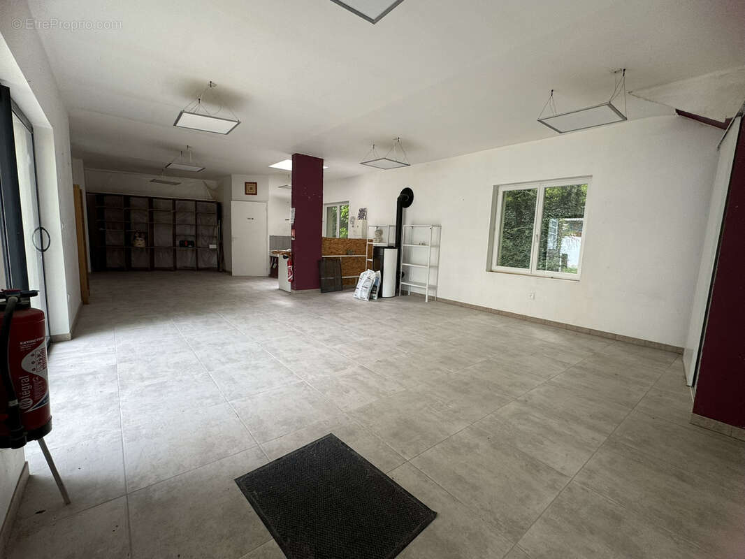 Commerce à ONET-LE-CHATEAU