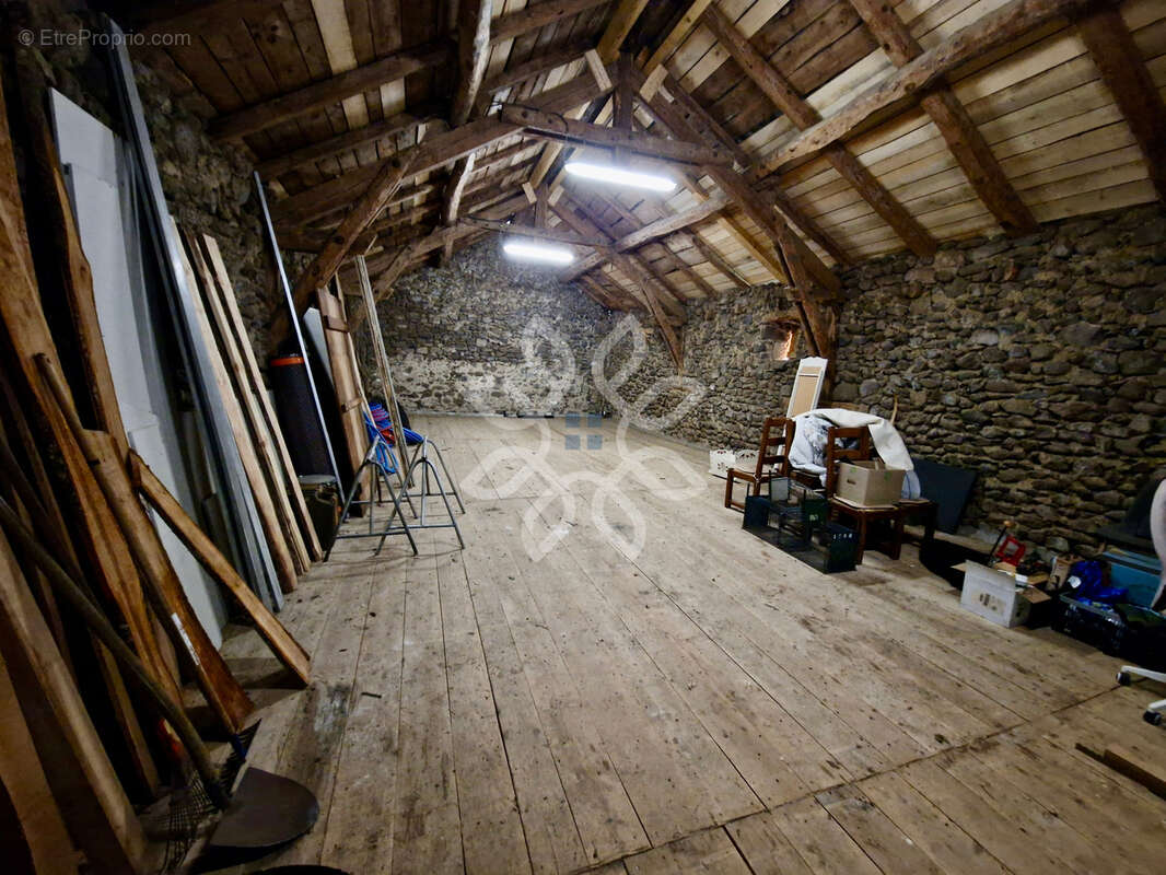 Maison à AURIAC-L&#039;EGLISE