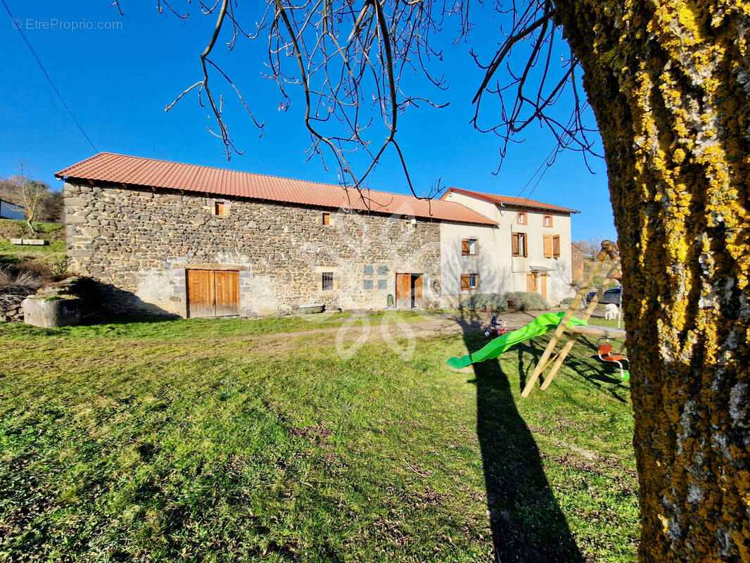 Maison à AURIAC-L&#039;EGLISE