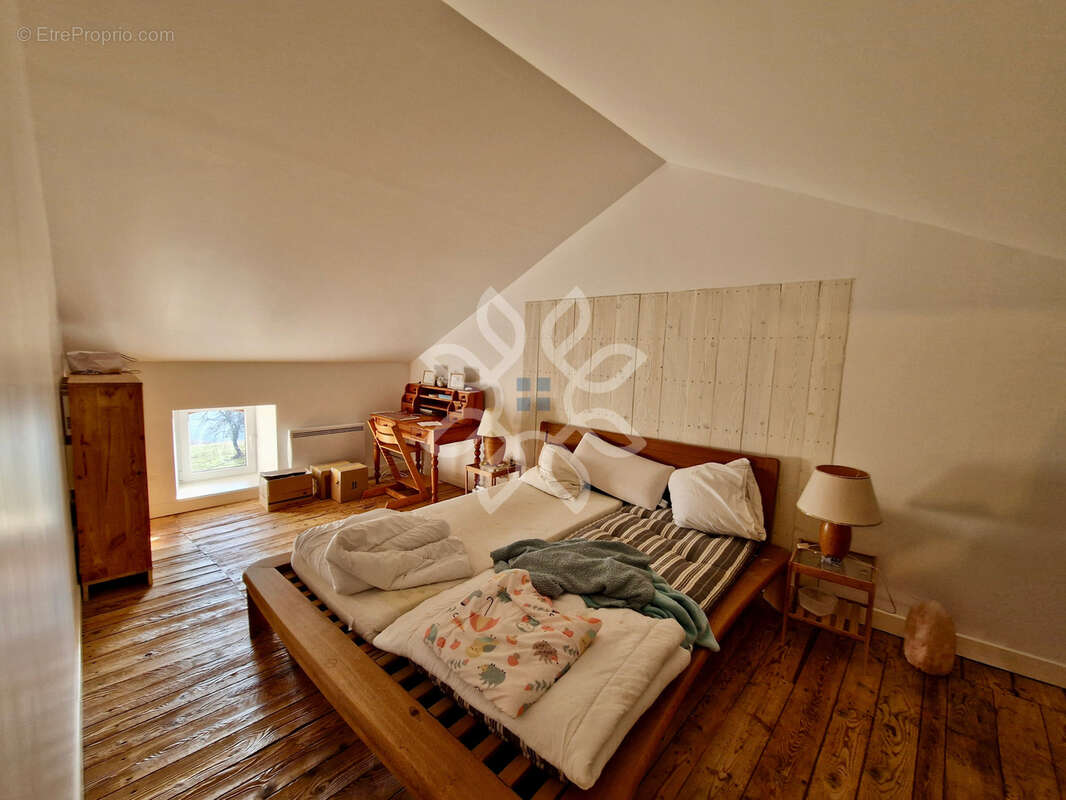 Maison à AURIAC-L&#039;EGLISE