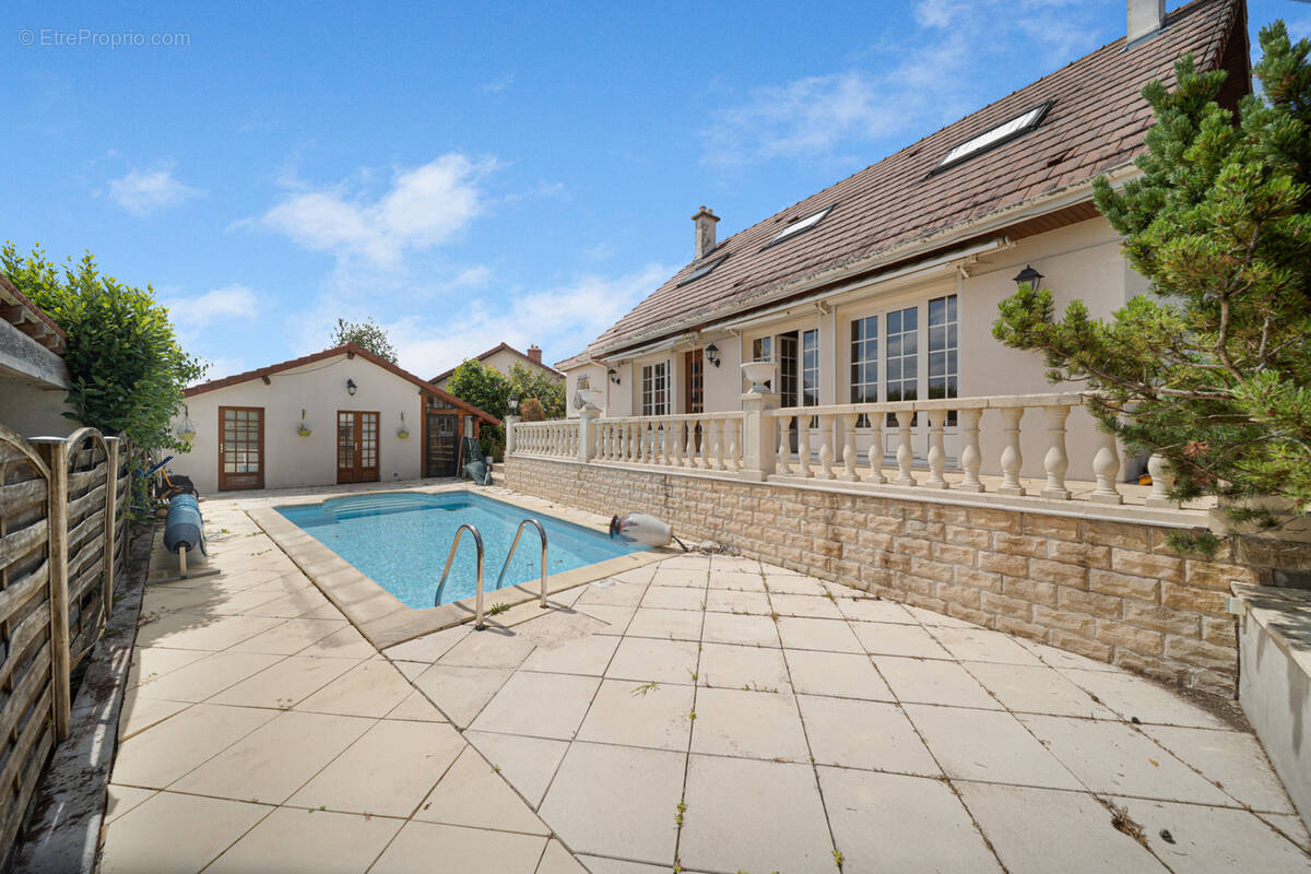 Maison à SAVIGNY-LE-SEC