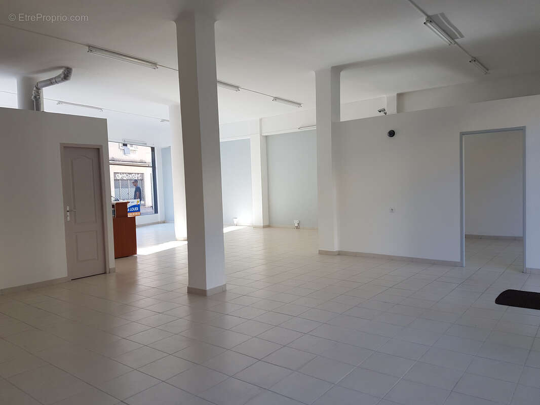 Commerce à LA SEYNE-SUR-MER