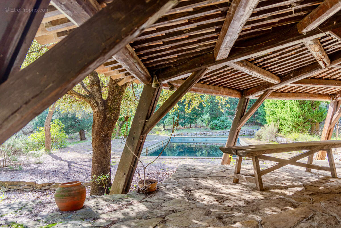 Maison à LE REVEST-LES-EAUX