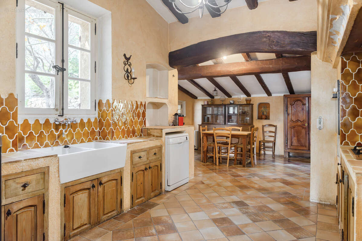 Maison à LE REVEST-LES-EAUX