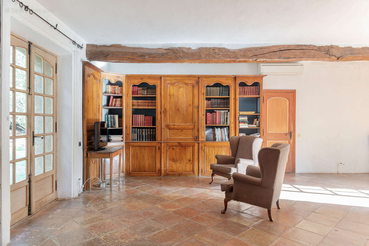 Maison à LE REVEST-LES-EAUX