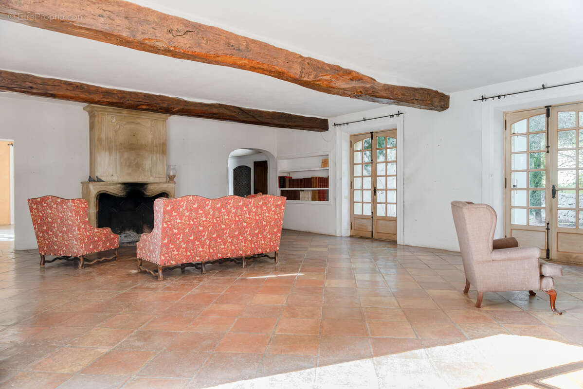 Maison à LE REVEST-LES-EAUX