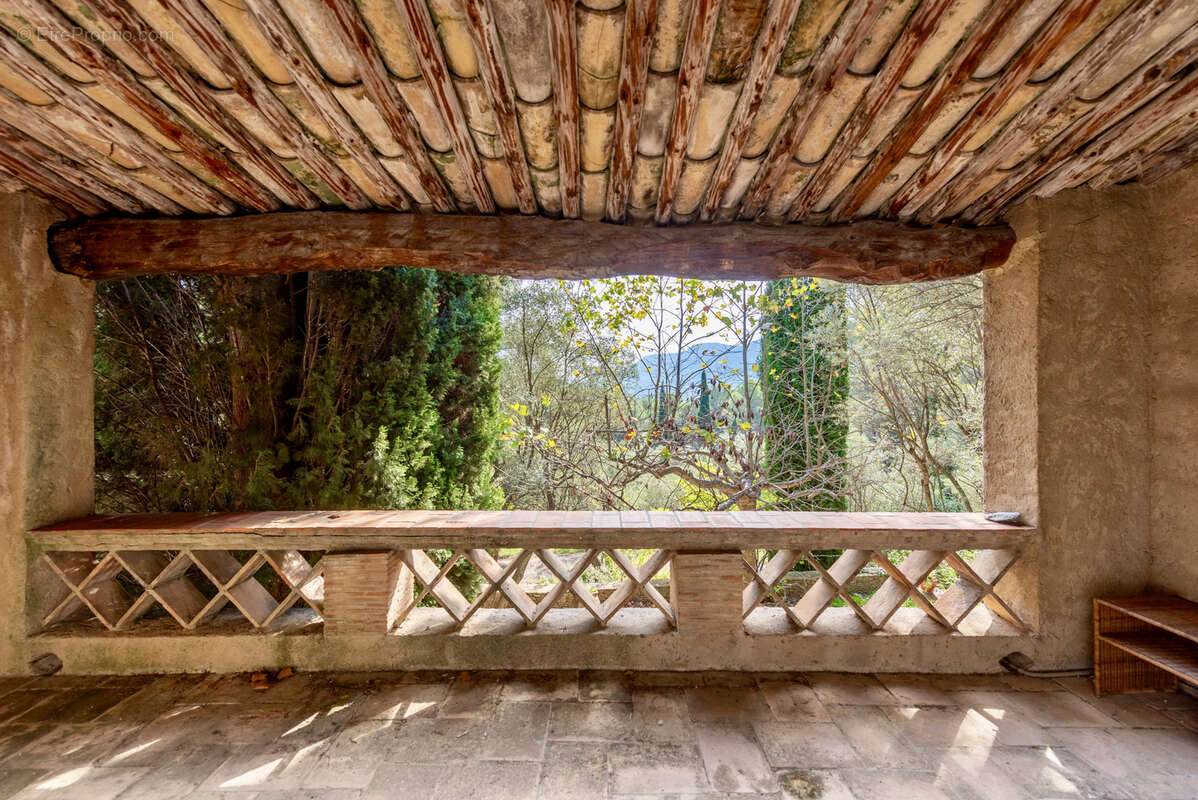 Maison à LE REVEST-LES-EAUX