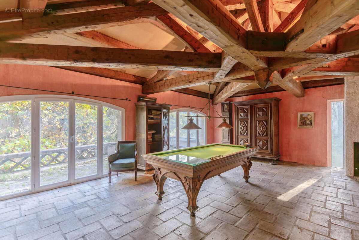 Maison à LE REVEST-LES-EAUX