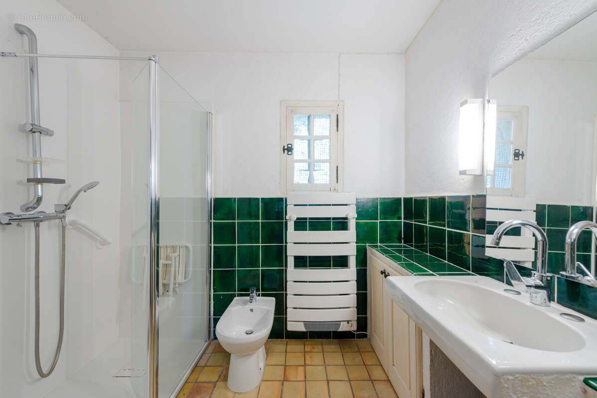 Maison à LE REVEST-LES-EAUX