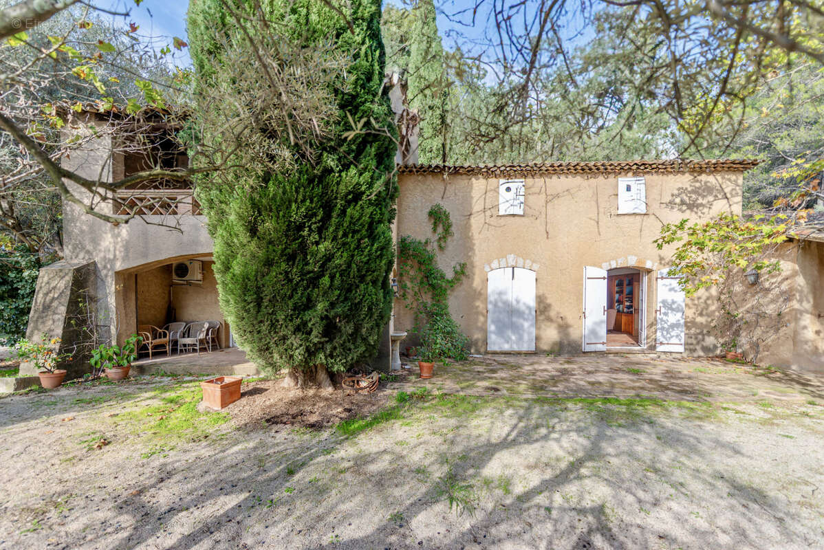 Maison à LE REVEST-LES-EAUX