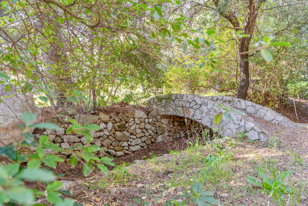 Maison à LE REVEST-LES-EAUX