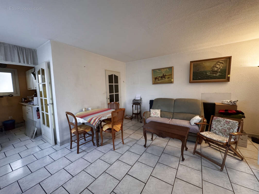 Appartement à SIX-FOURS-LES-PLAGES