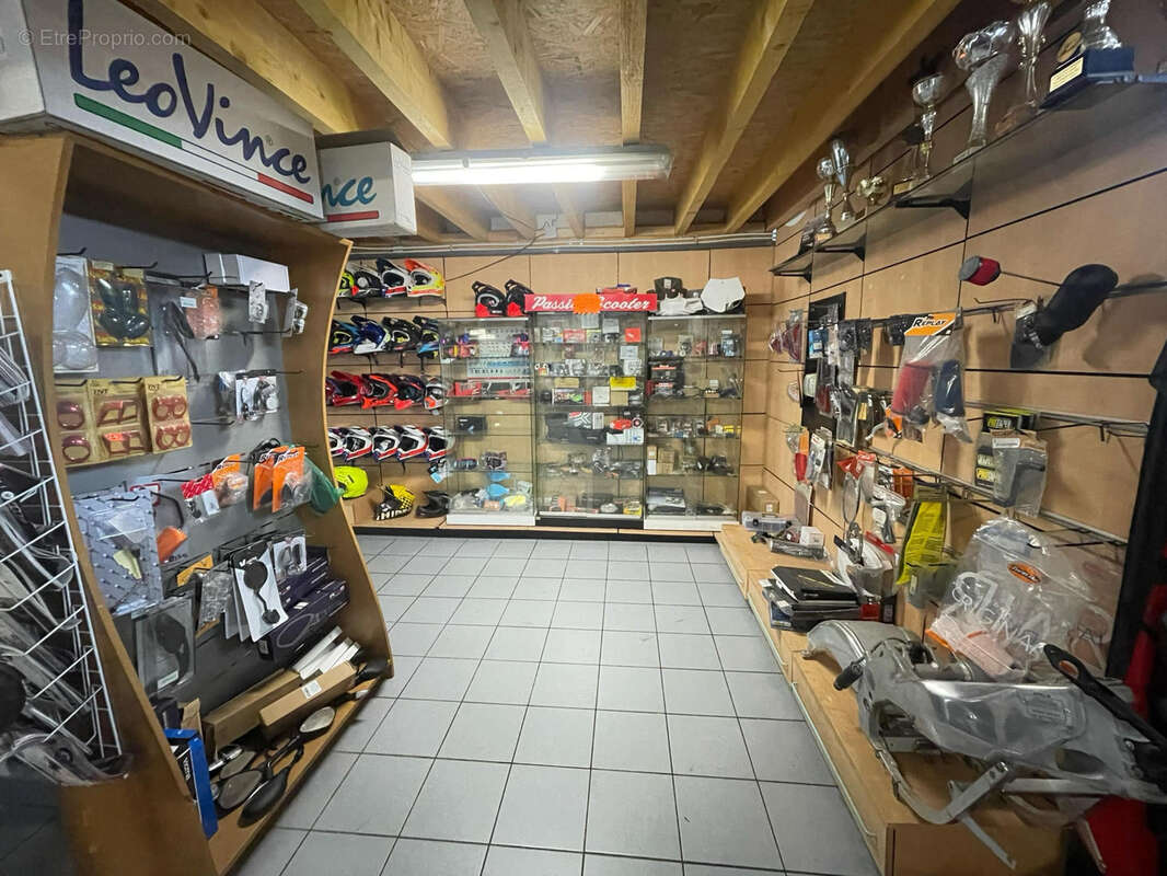 Commerce à SOLLIES-PONT