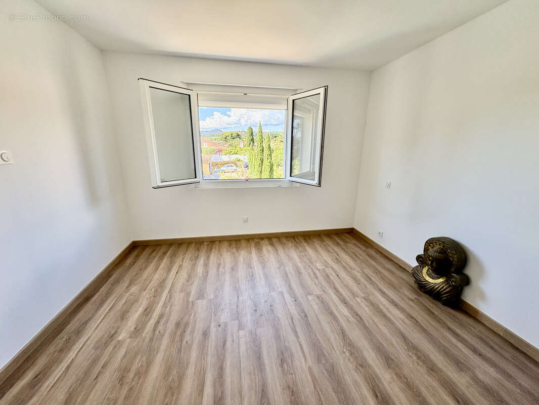 Appartement à SIX-FOURS-LES-PLAGES