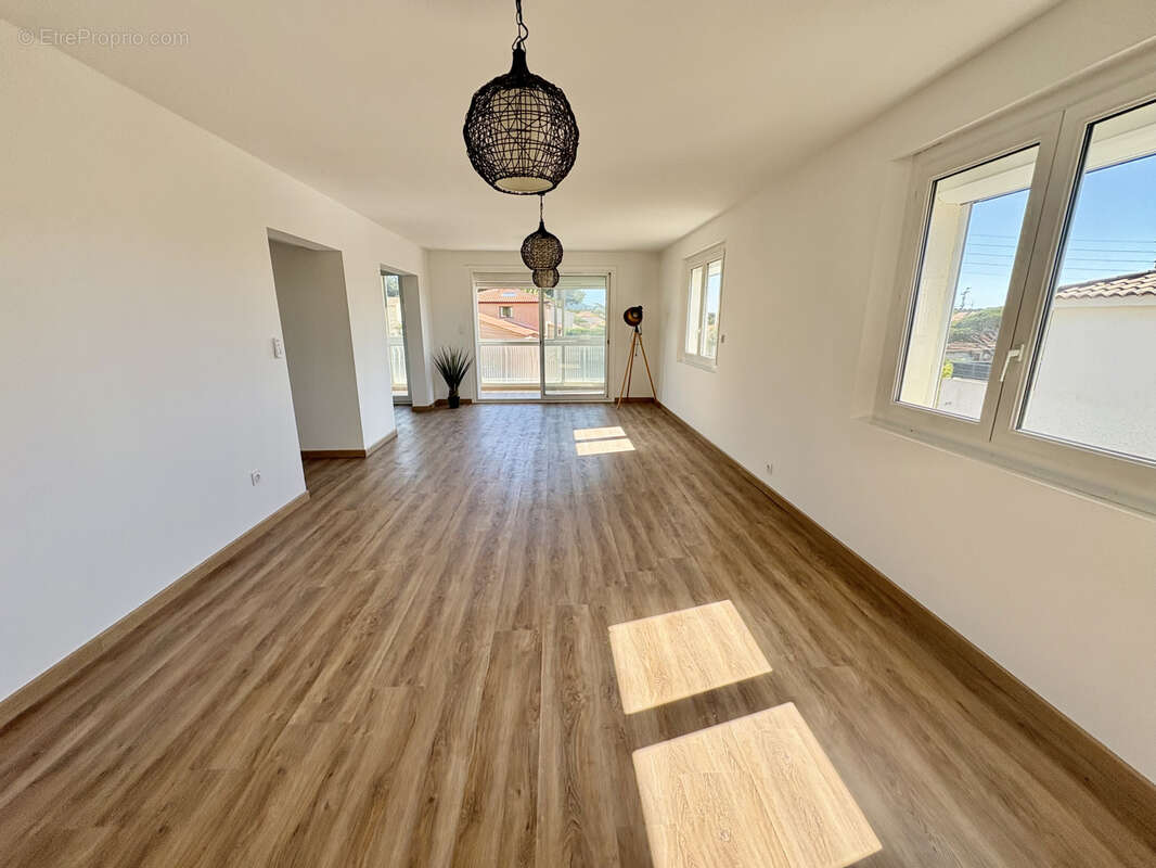 Appartement à SIX-FOURS-LES-PLAGES