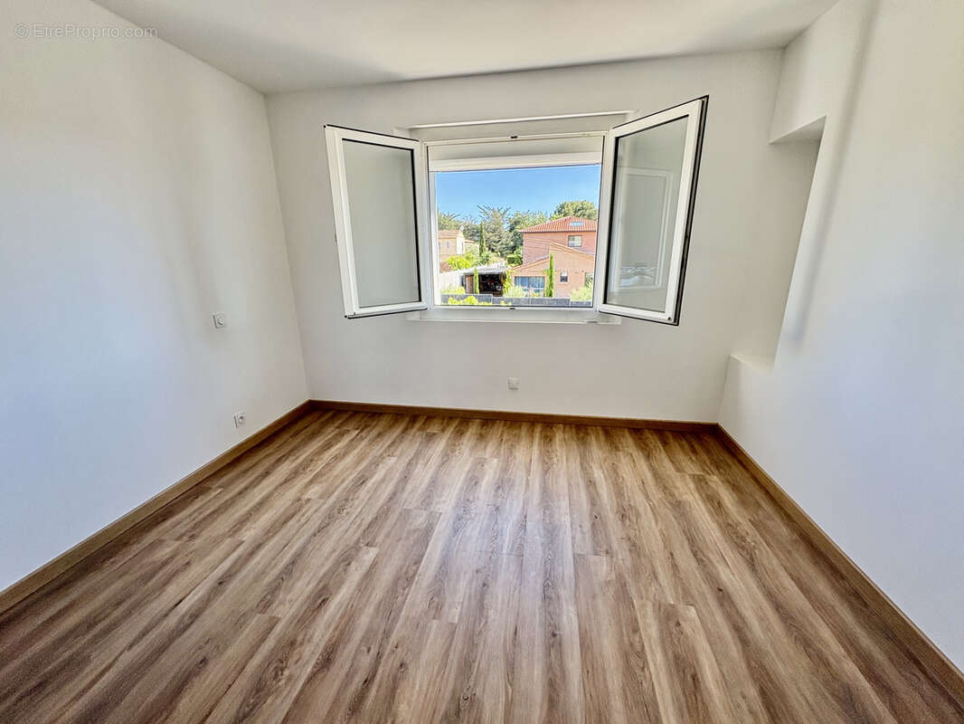 Appartement à SIX-FOURS-LES-PLAGES