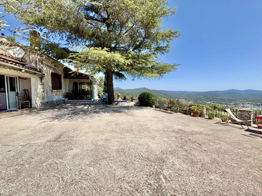 Maison à SOLLIES-VILLE