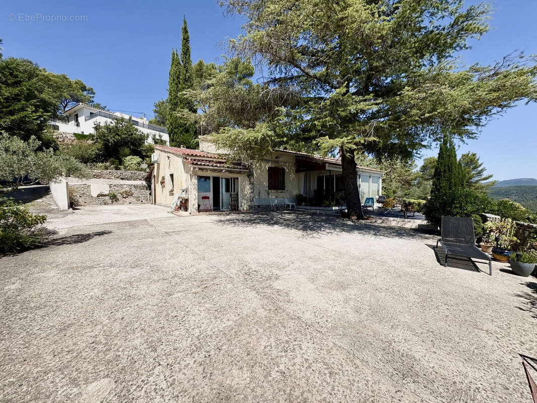 Maison à SOLLIES-VILLE